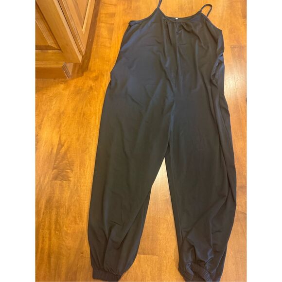 Woman’s plus size loose fit romper with pockets black - Picture 1 of 4